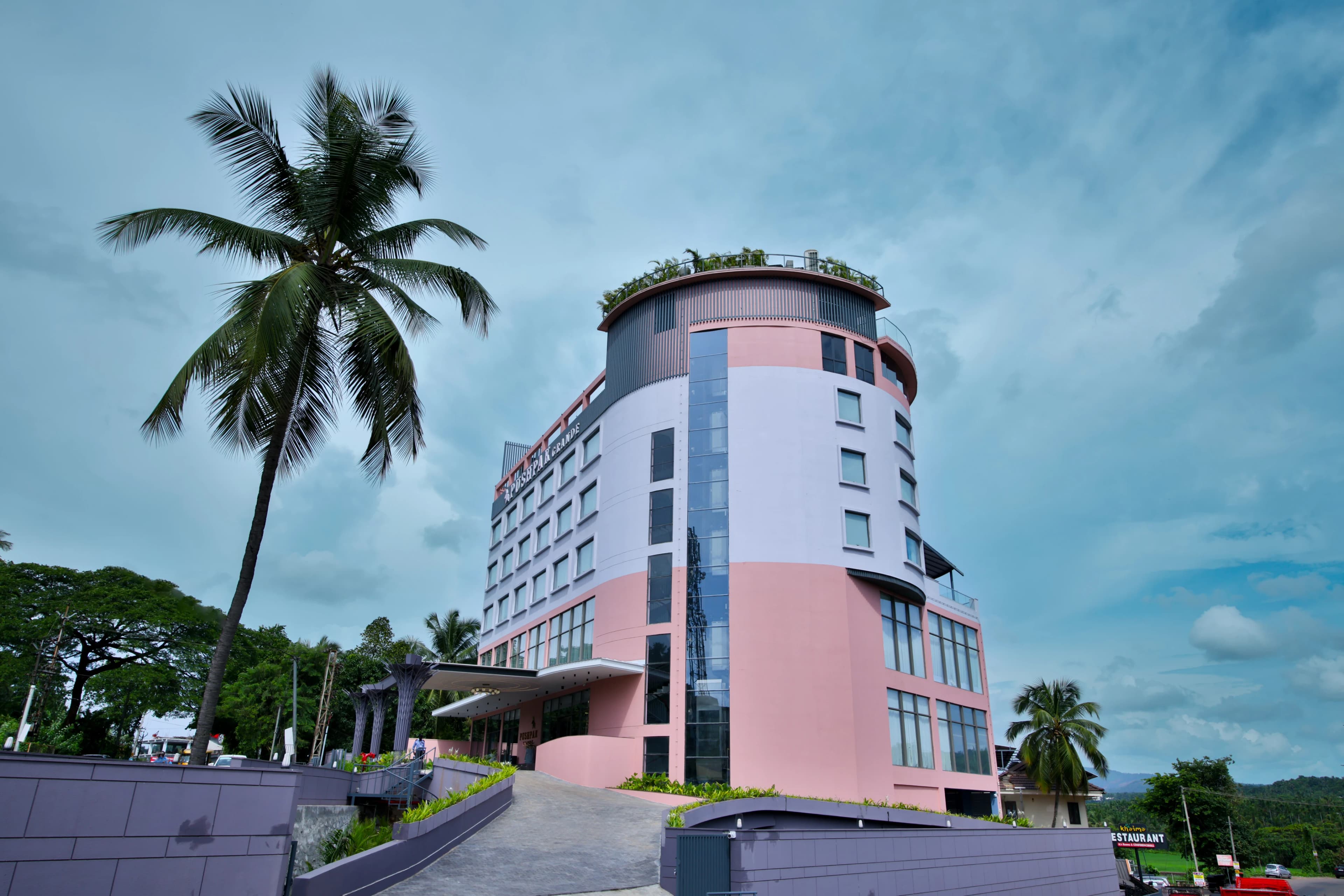 Hotel Pushpak Grande